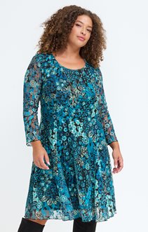 Robe patineuse en dentelle