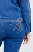Veste en jean avec broderies fleurs