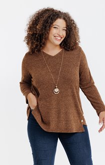 Pull asymétrique en maille fantaisie