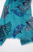 Foulard turquoise motif ginkgo