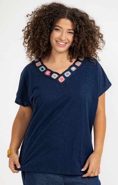 Tee-shirt encolure macramé coloré