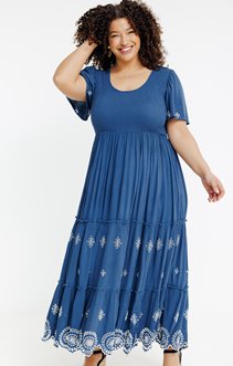 Robe longue unie brodée