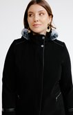 Manteau avec fausse fourrure contrastée