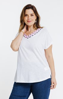 Tee-shirt broderies colorées