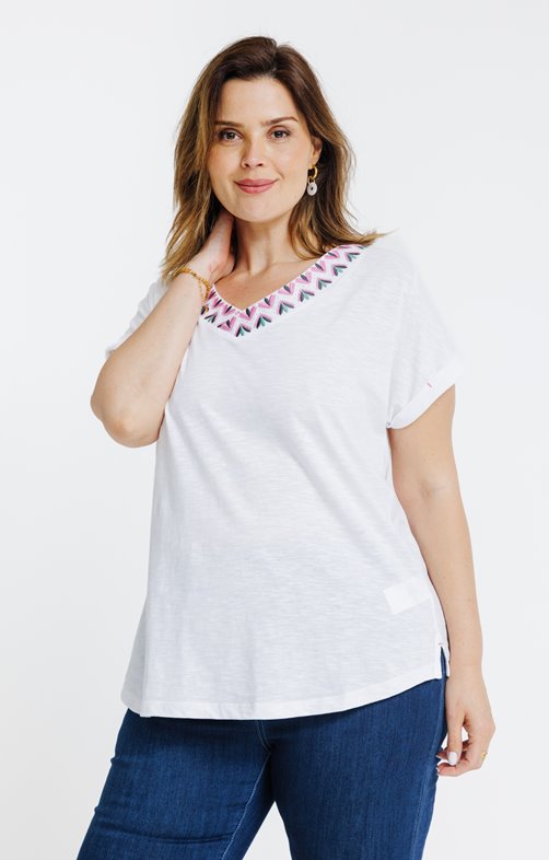 Tee-shirt broderies colorées