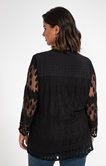 Tunique en dentelle avec boutons 