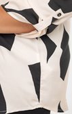 CHEMISE BOUTONNEE IMPRIME GRAPHIQUE