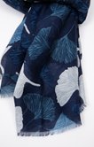 Foulard bleu à imprimé ginkgo