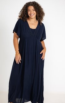 Robe longue col dentelle