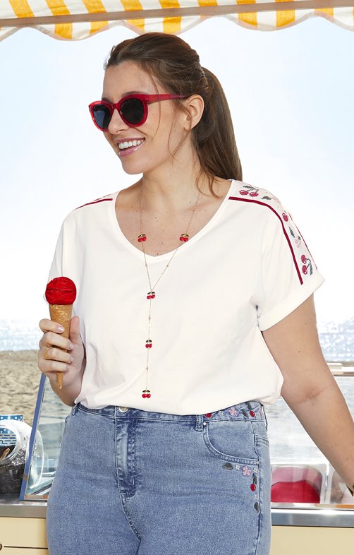 Tee-shirt avec broderies aux épaules 