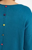 Pull avec boutons dans le dos