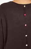 Pull avec boutons dans le dos