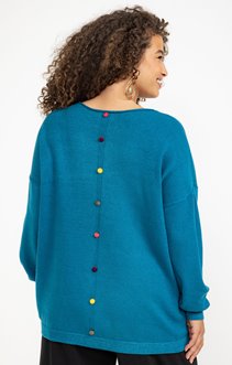 Pull avec boutons dans le dos