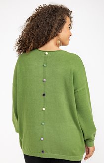 Pull avec boutons dans le dos