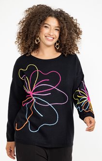 Pull avec fleurs brodées