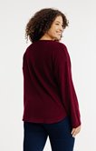 Pull avec boutons en forme de coeur