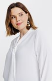 Chemise unie avec cravate