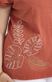 Tee-shirt avec broderies placées