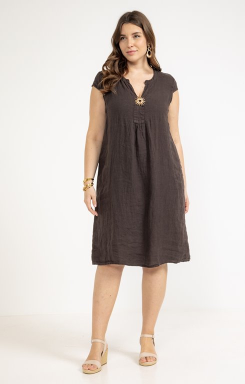 Robe en lin avec broche