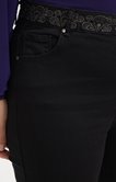 Pantalon droit ceinture brodée