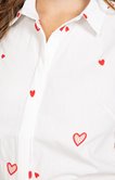 Chemise avec coeurs brodés