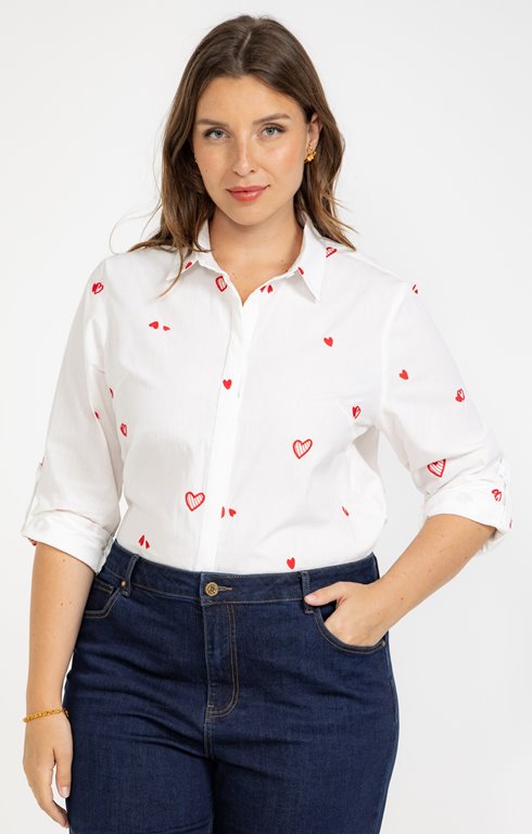 Chemise avec coeurs brodés