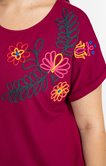 Tee-shirt avec décors reliéfés