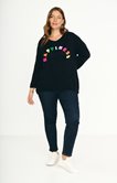 Pull avec écritures multico