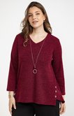 Pull en maille brillante et collier