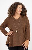 Pull en maille brillante et collier