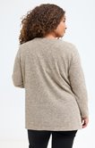 Pull en maille brillante et collier